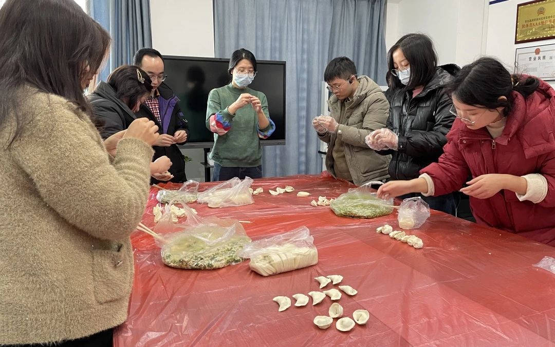 赢润集团 | 迎冬至，包饺子，共绘温馨画卷！